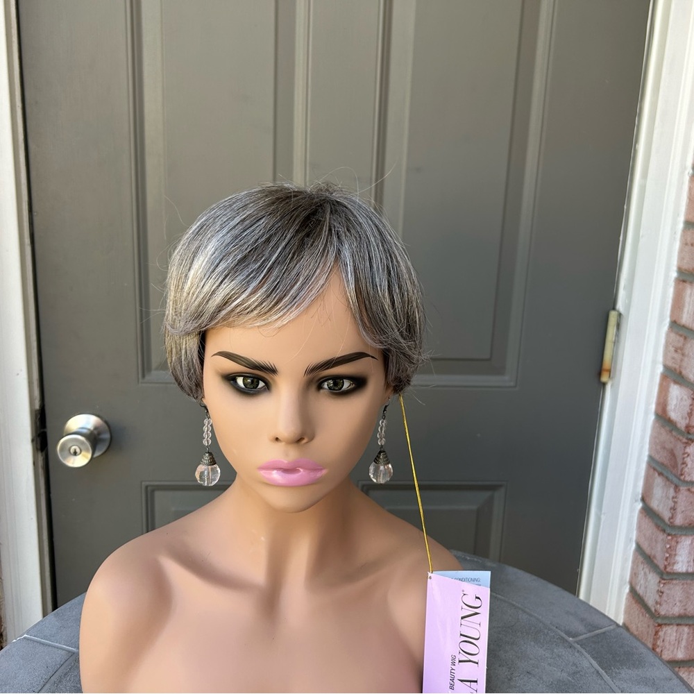 Paula Young A4352 Yvonne Brown Grey Wig Color - Picture 8 of 9